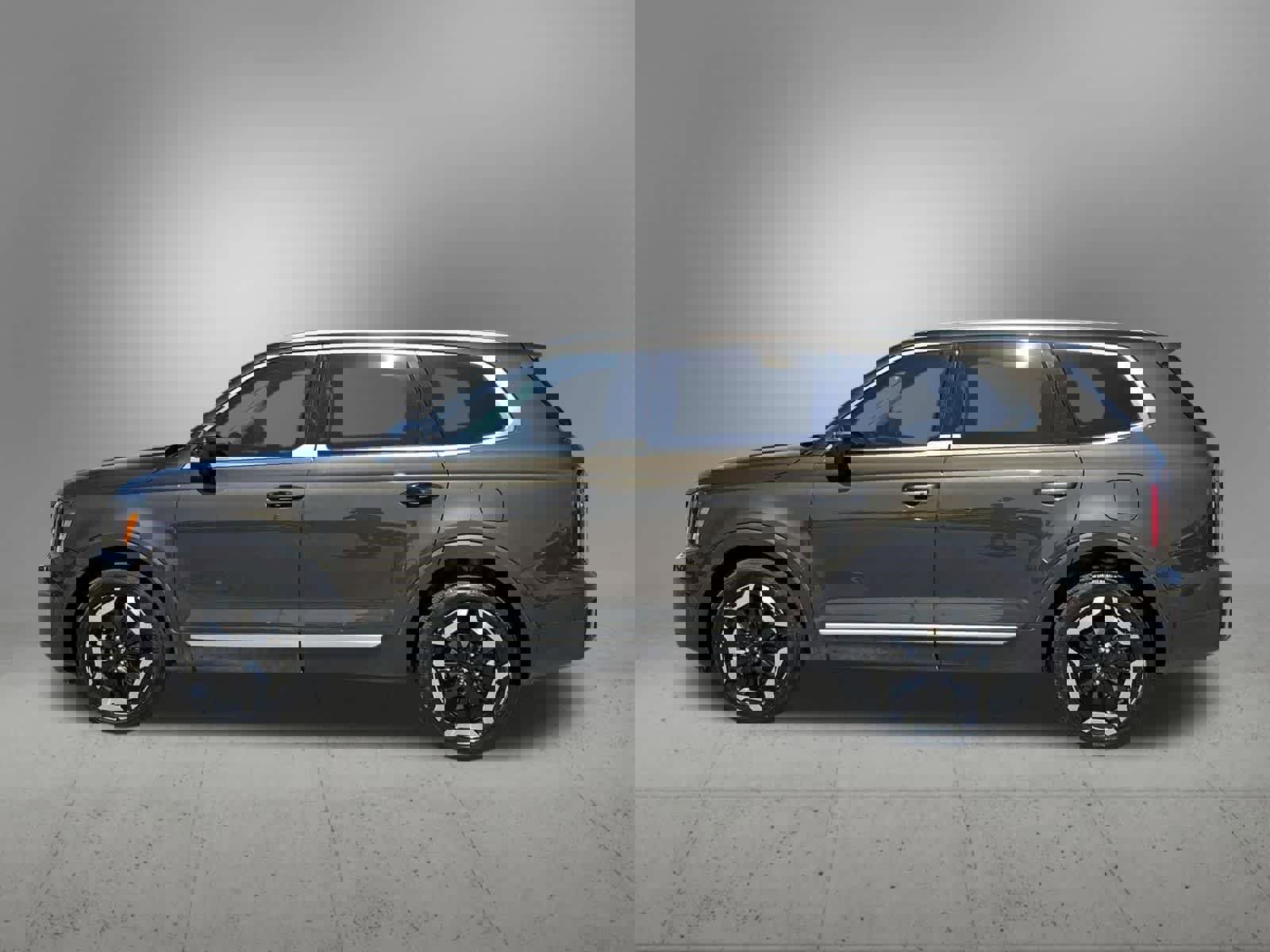 Used 2023 Kia Telluride EX w/ EX Captain's Chair Package image 3