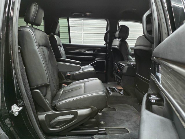 Used 2022 Jeep Wagoneer Series III w/ Flexible Seating Group AWD/4WD image 16