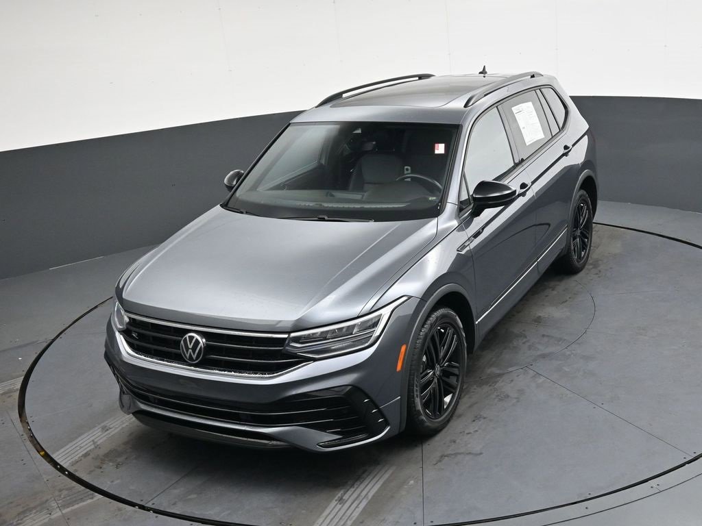 Used 2022 Volkswagen Tiguan SE R-Line image 31