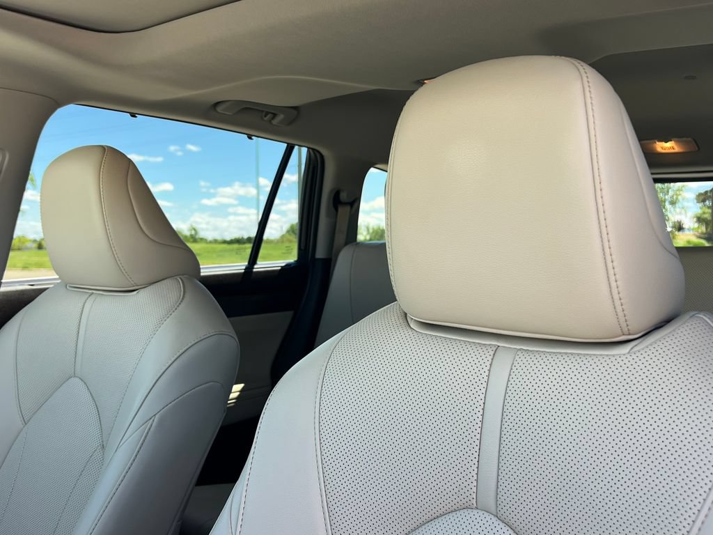 Used 2022 Toyota Highlander Limited AWD/4WD image 14