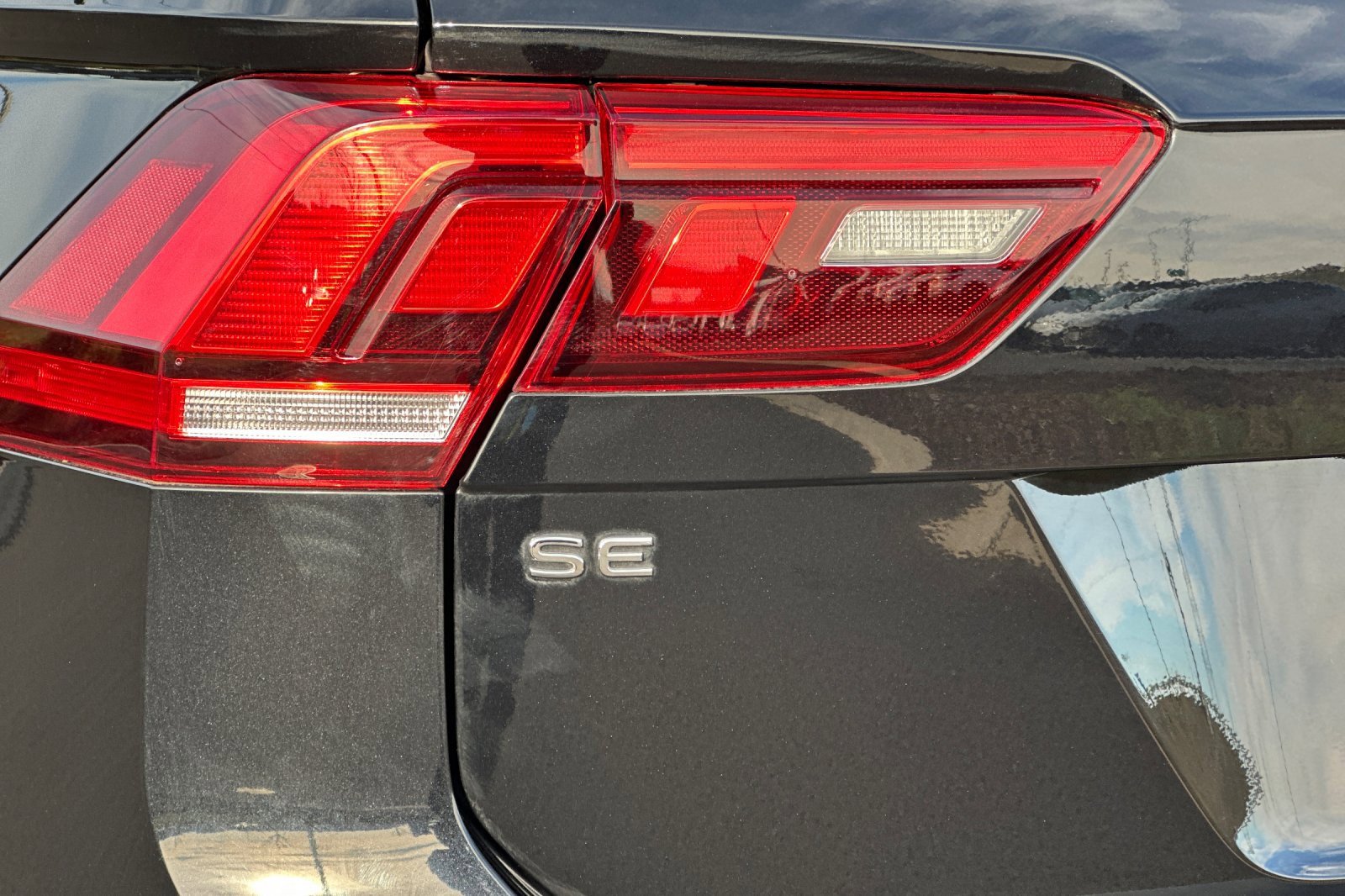 Used 2022 Volkswagen Tiguan SE image 33