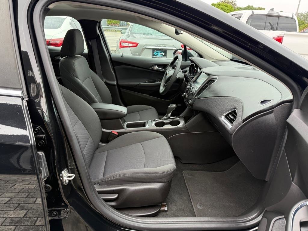 Used 2017 Chevrolet Cruze LT w/ Sun And Sound Package image 31