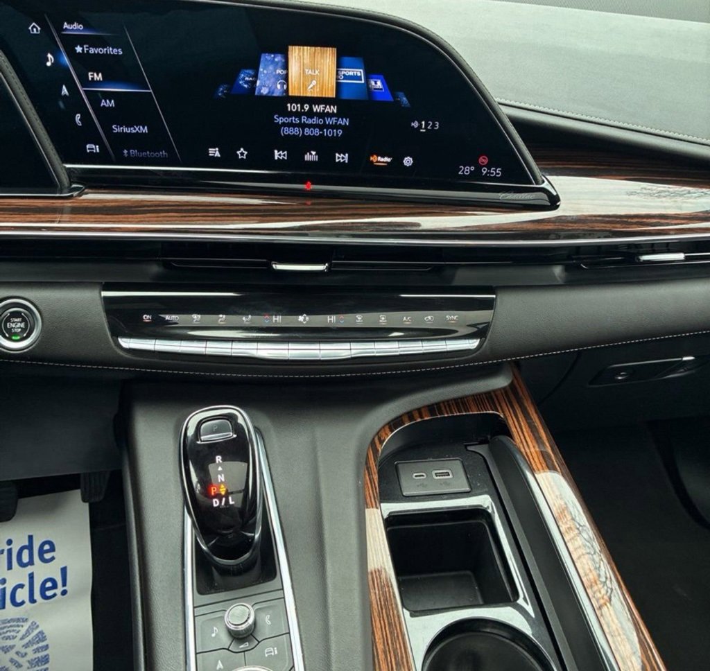 Used 2023 Cadillac Escalade Premium Luxury image 22