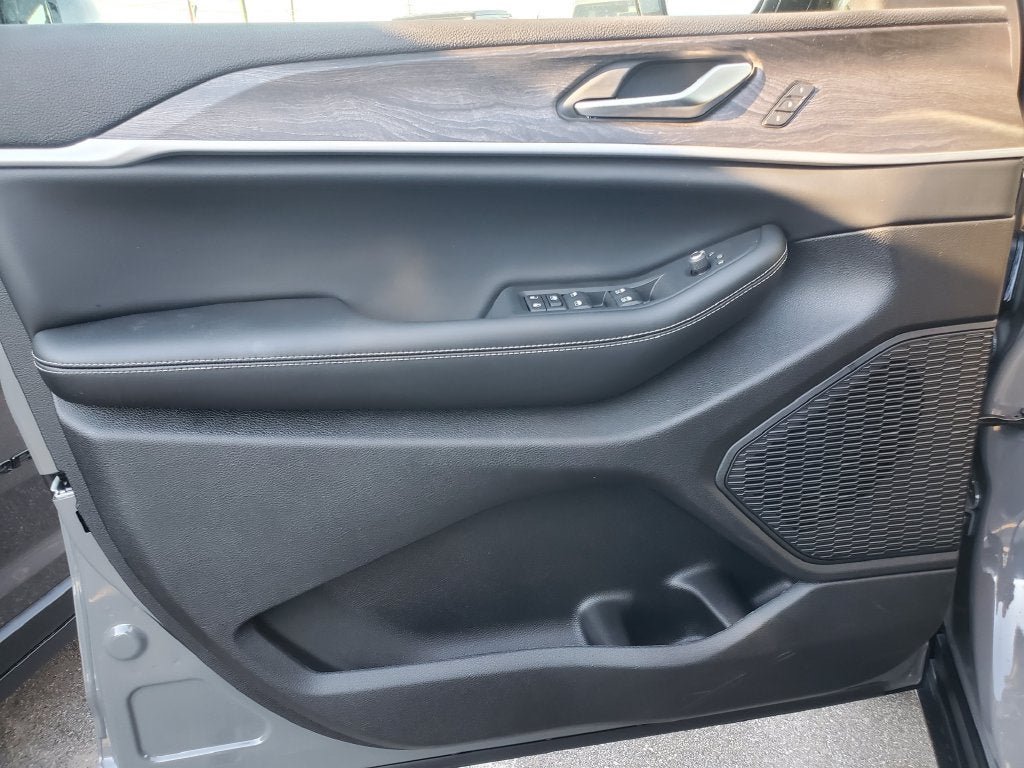 New 2027 Jeep Grand Cherokee L Limited AWD/4WD image 7