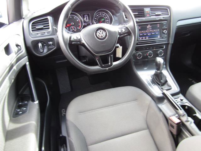 Used 2018 Volkswagen Golf S image 2