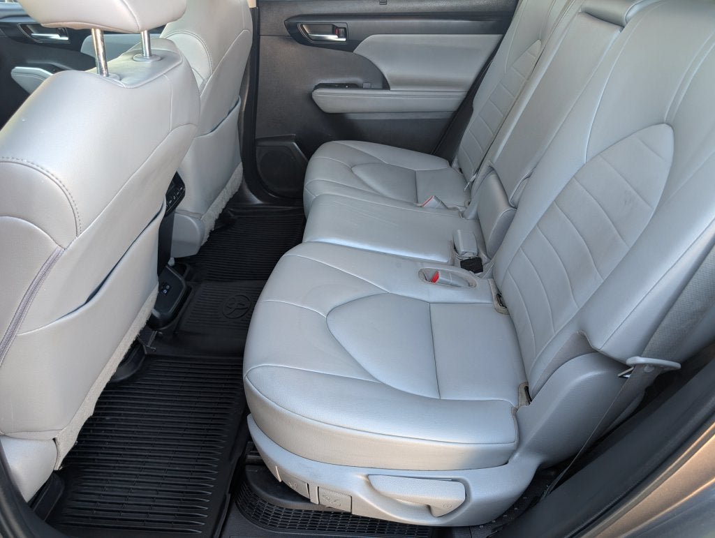 Certified 2022 Toyota Highlander XLE AWD/4WD image 27