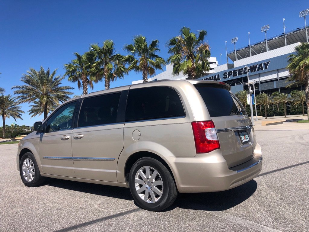 Used 2014 Chrysler Town & Country Touring FWD image 7