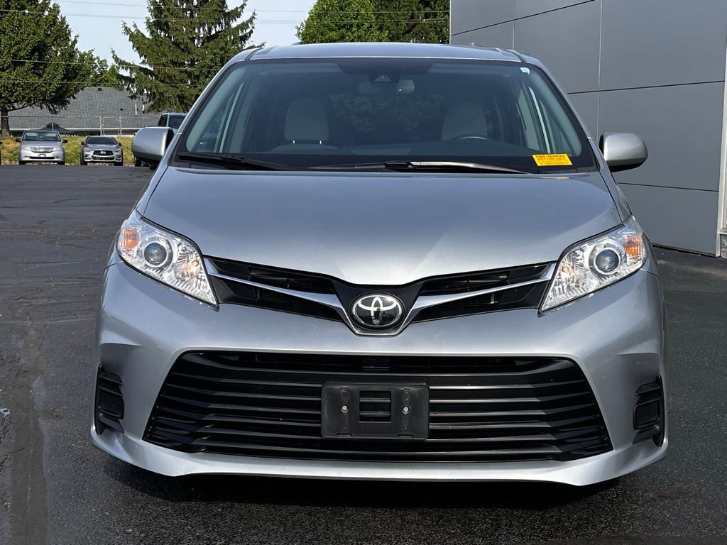 Used 2019 Toyota Sienna LE w/ LE Preferred Package FWD image 9