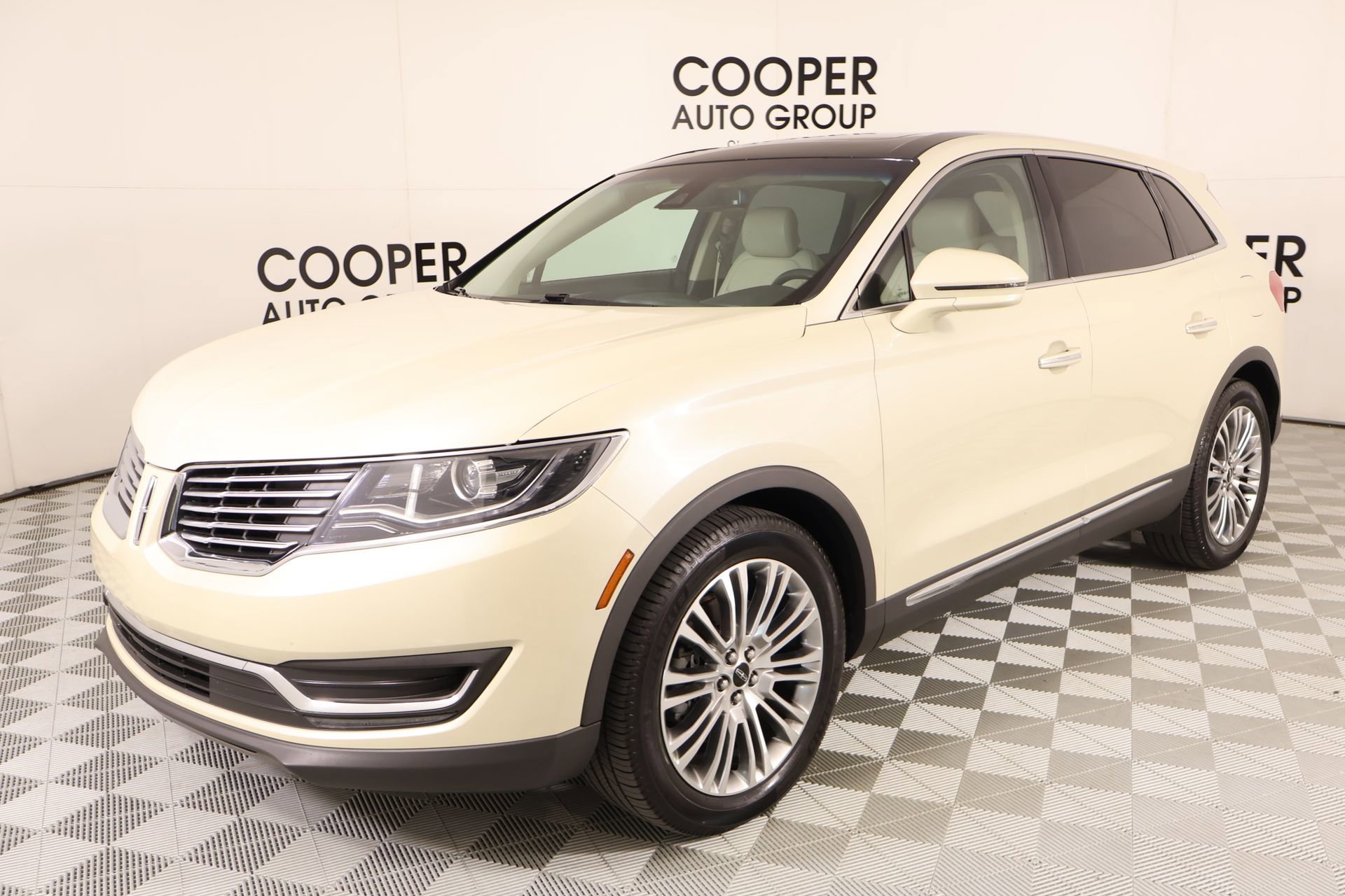Used 2018 Lincoln MKX Reserve w/ Driver Assistance Package FWD image 10