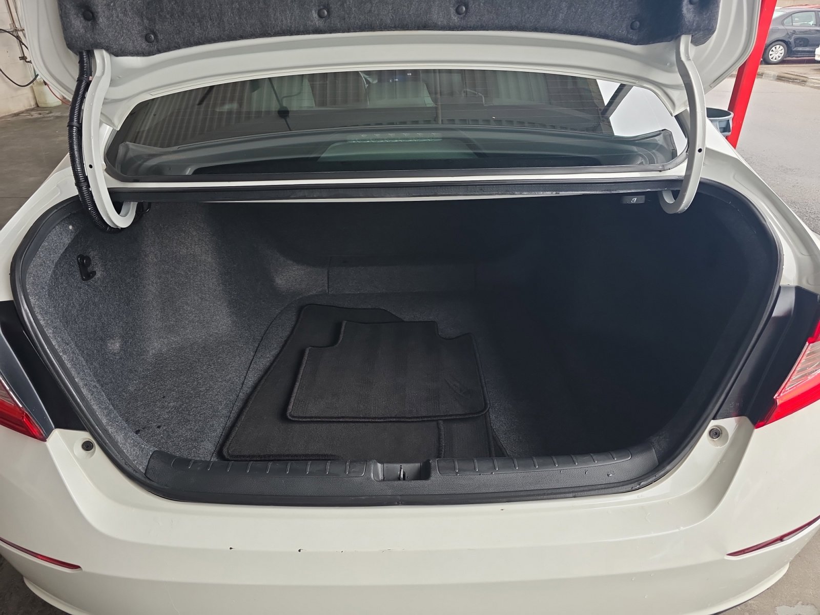 Used 2018 Honda Accord LX image 34