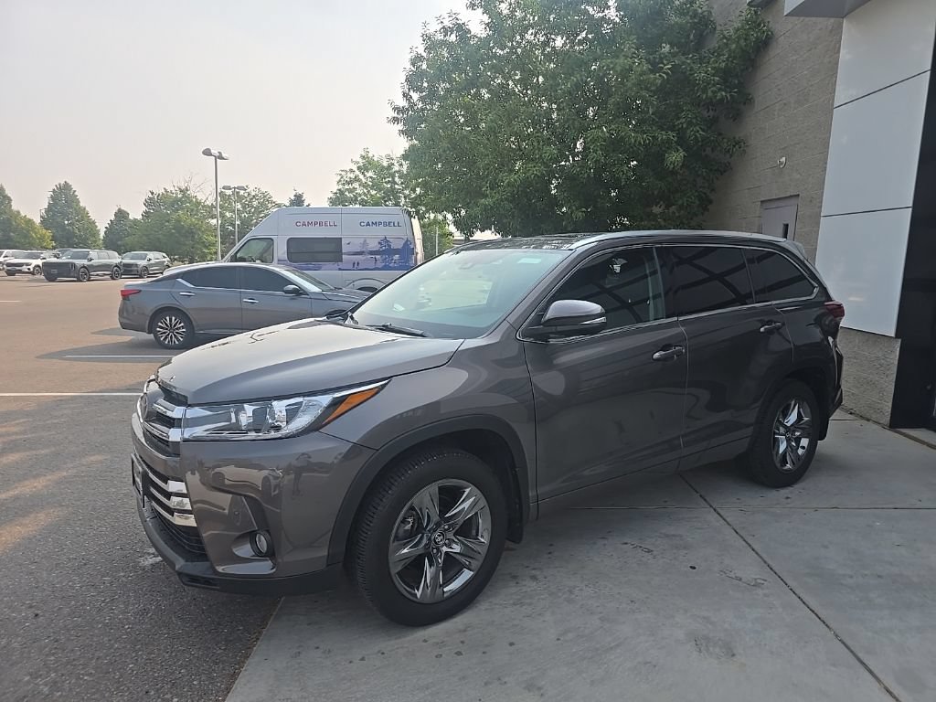 Used 2017 Toyota Highlander Limited Platinum AWD/4WD image 3