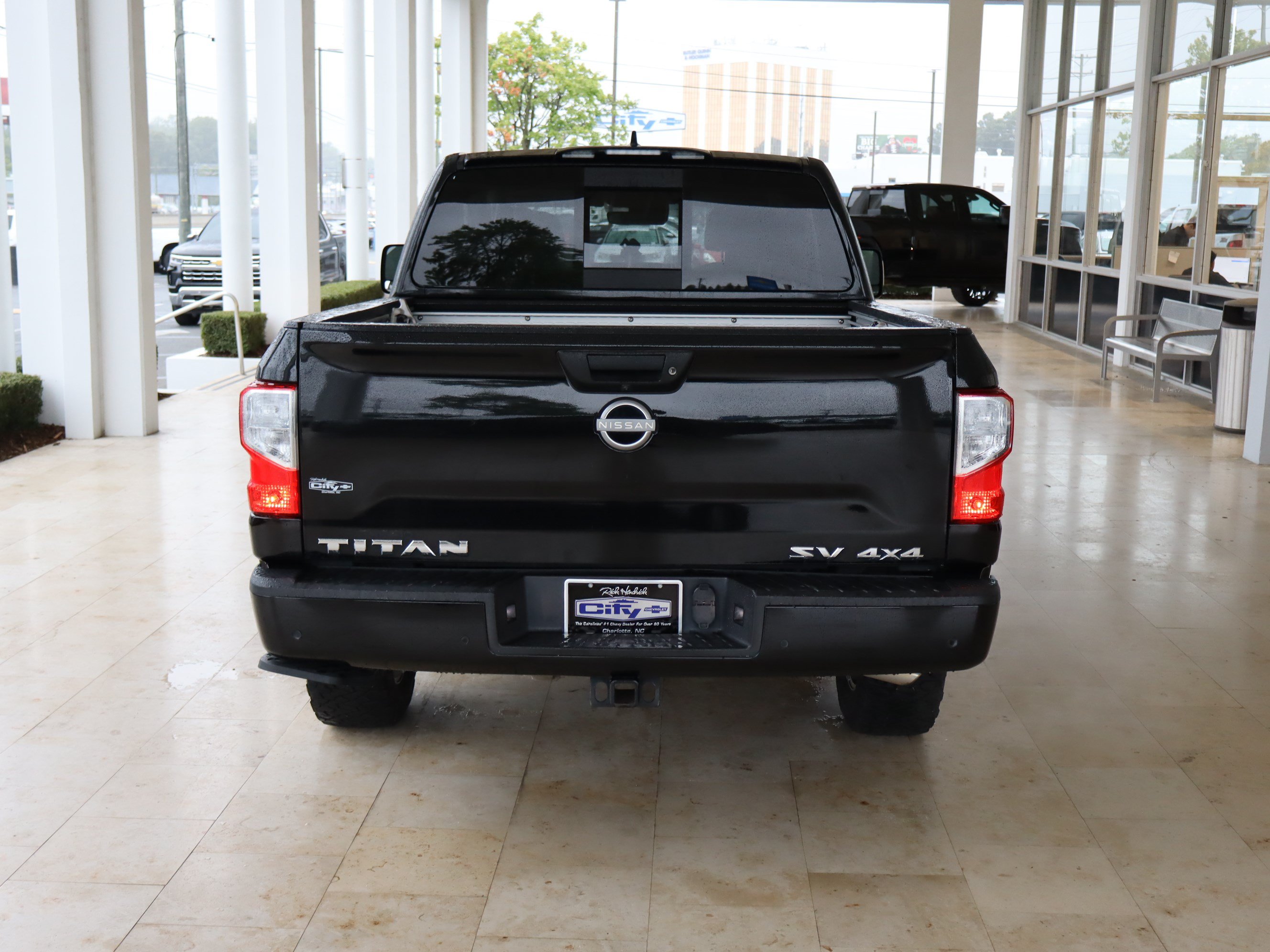 Used 2023 Nissan Titan SV w/ SV Convenience Package AWD/4WD image 9