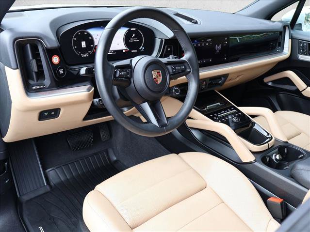 Used 2025 Porsche Cayenne AWD/4WD image 13