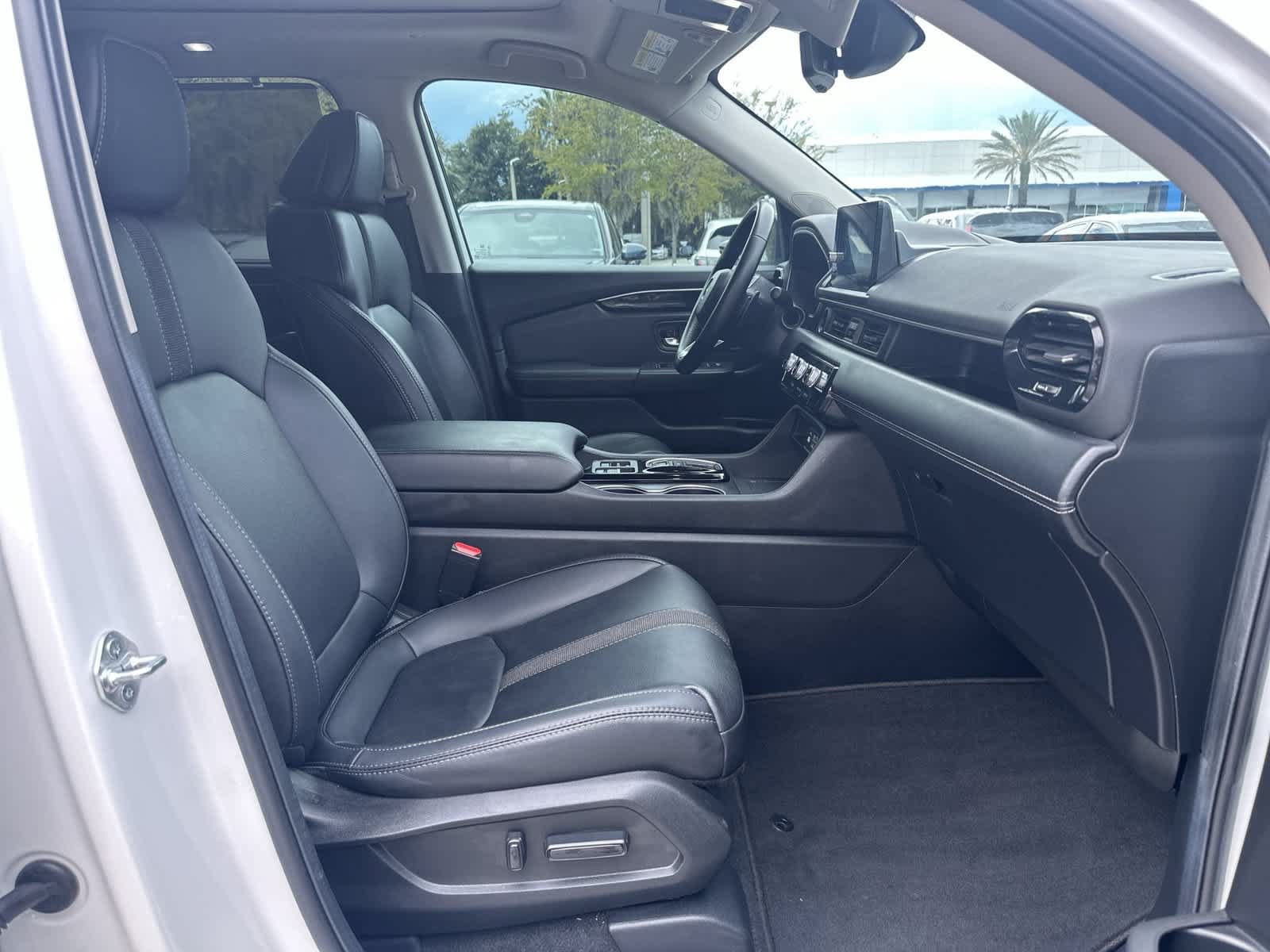 Used 2025 Honda Pilot Touring image 16