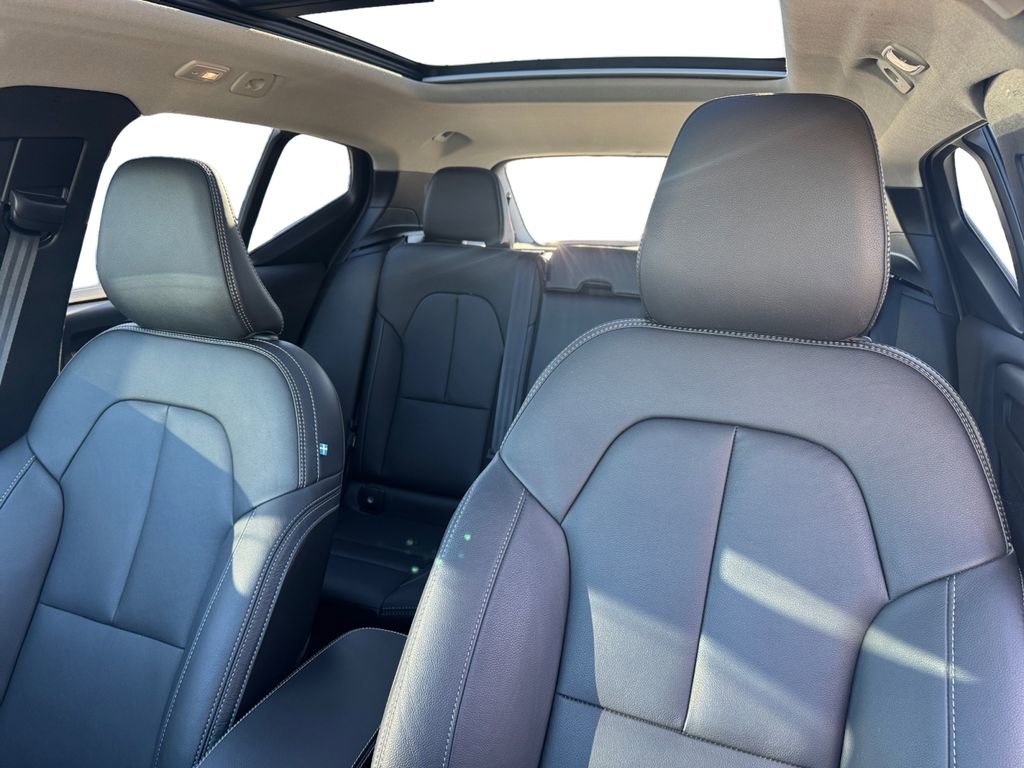 Certified 2025 Volvo XC40 B5 Plus image 22