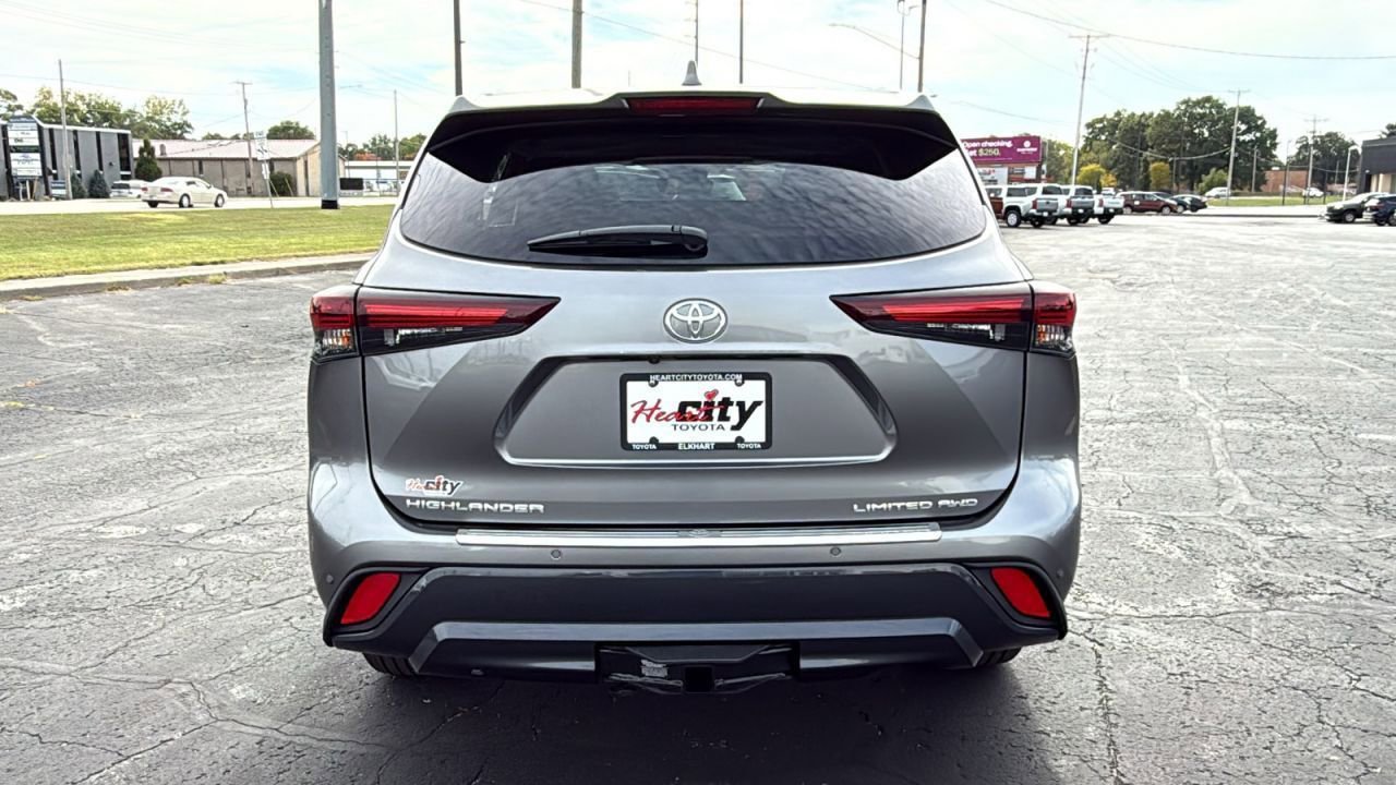 New 2026 Toyota Highlander Limited image 6