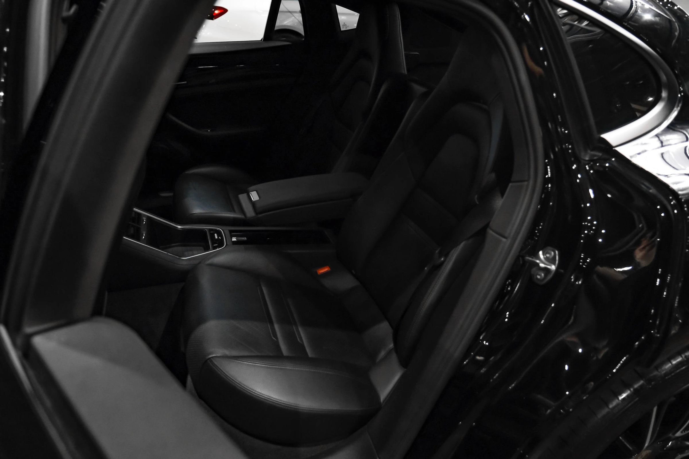 Used 2019 Porsche Panamera 4 AWD/4WD image 37