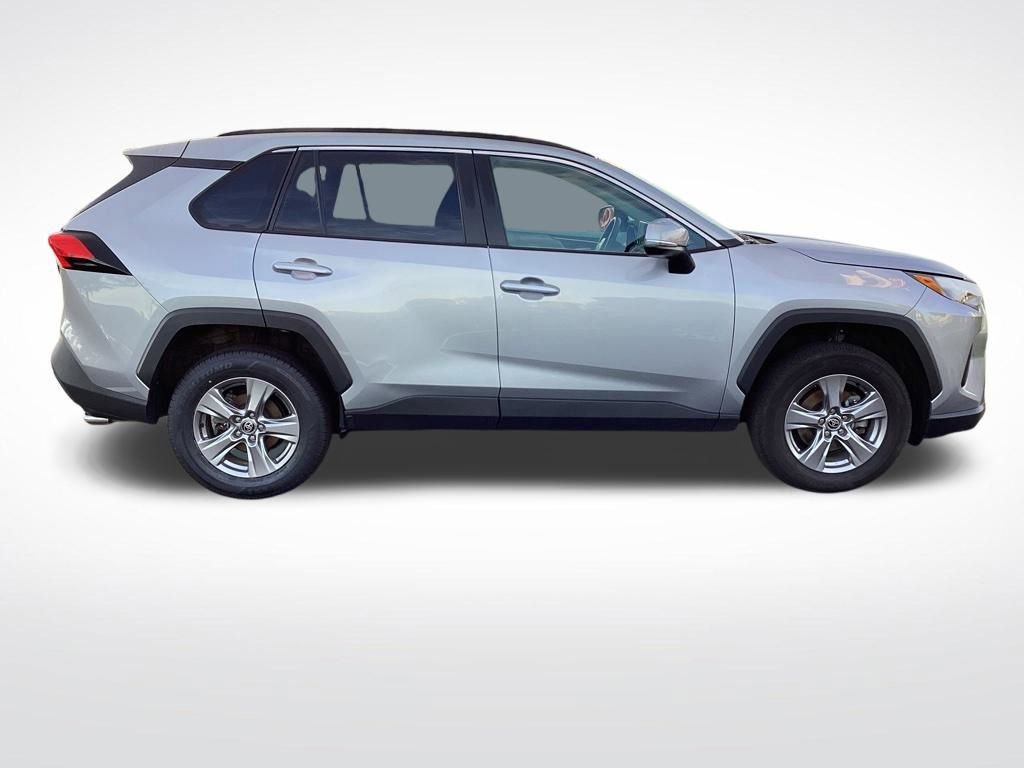 Used 2025 Toyota RAV4 XLE AWD/4WD image 10