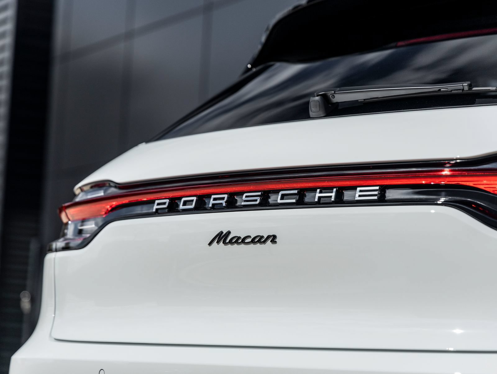 Certified 2026 Porsche Macan AWD/4WD image 15