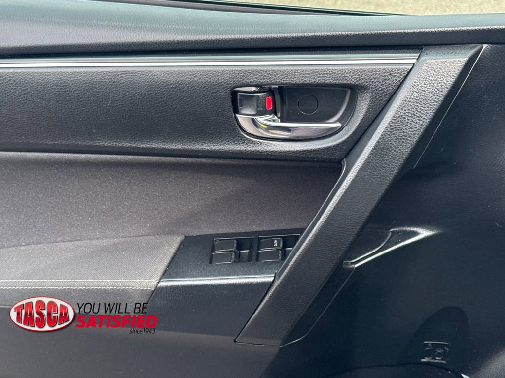Used 2018 Toyota Corolla LE FWD image 31