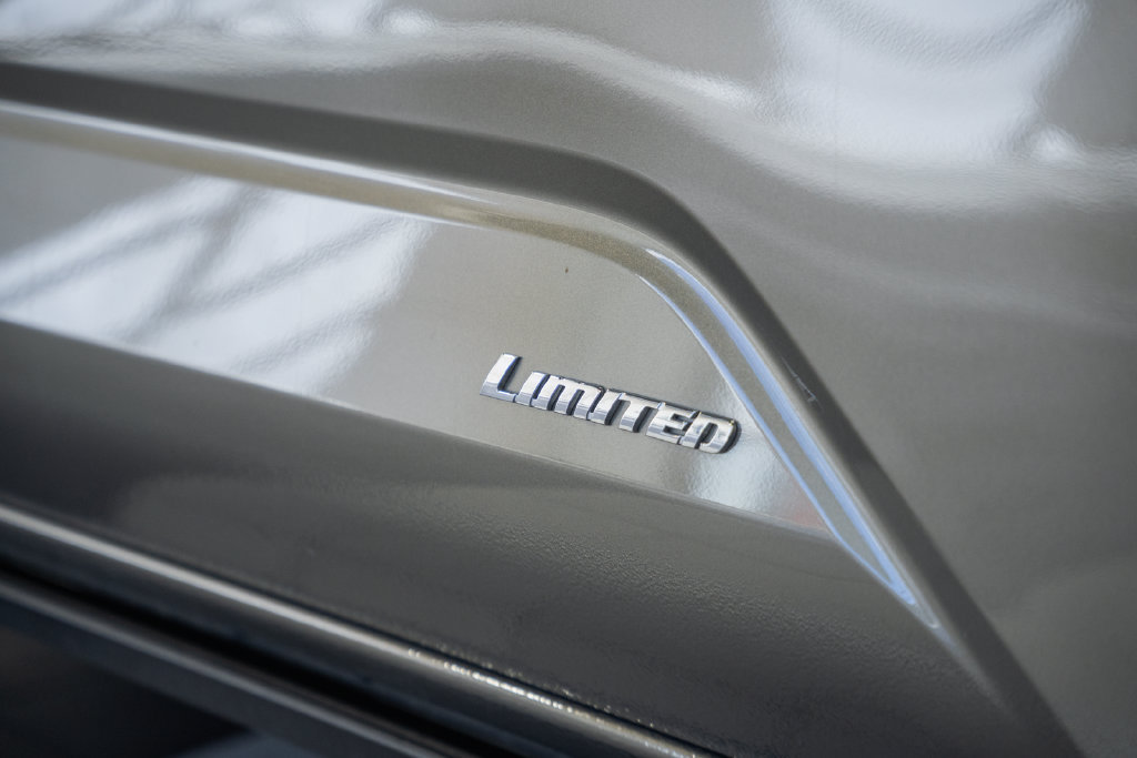 Used 2025 Toyota Tacoma Limited AWD/4WD image 18