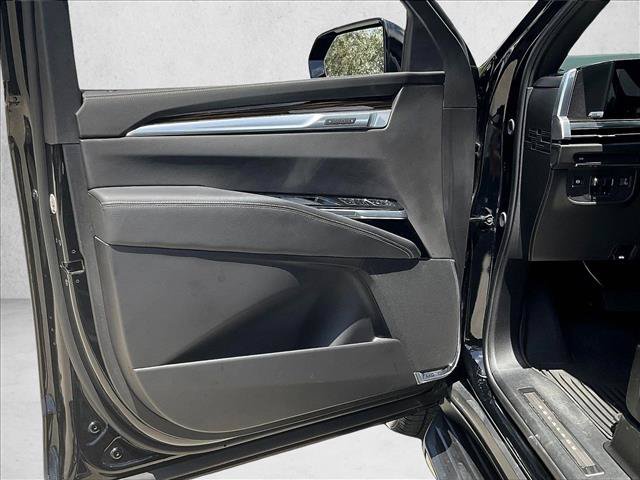 Used 2025 Cadillac Escalade Premium Luxury RWD image 17