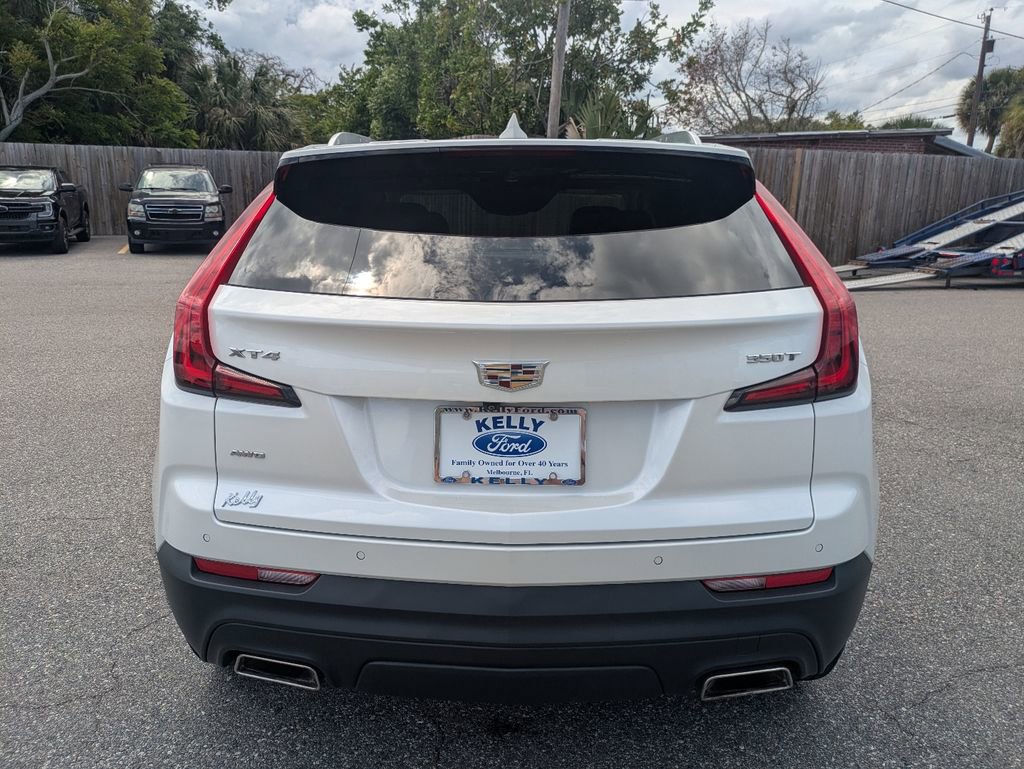 Used 2022 Cadillac XT4 Luxury w/ Cold Weather Package AWD/4WD image 7