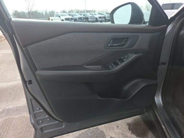 Used 2021 Nissan Rogue S image 21