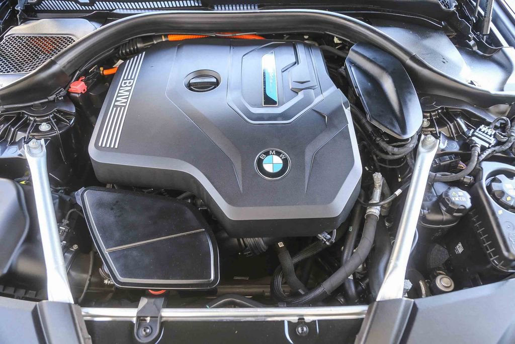Certified 2023 BMW 530e w/ Convenience Package RWD image 24