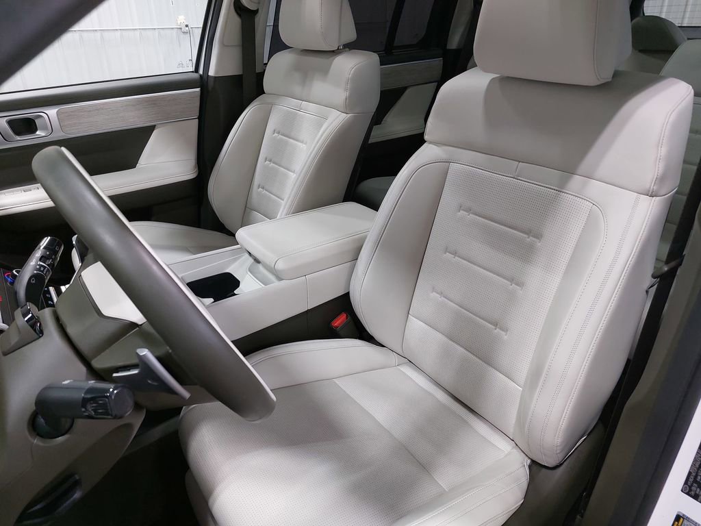 Certified 2025 Hyundai Santa Fe Calligraphy image 15