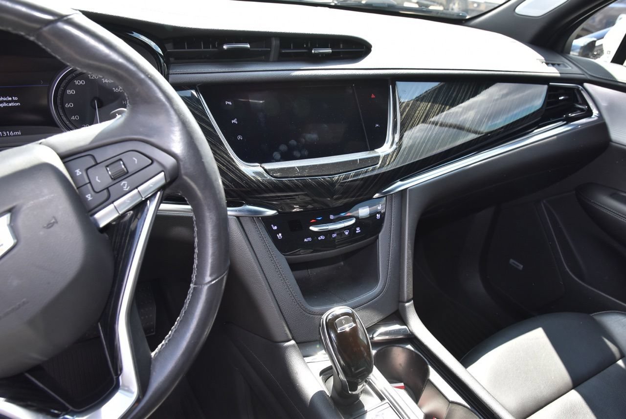 Used 2020 Cadillac XT6 Premium Luxury FWD image 8