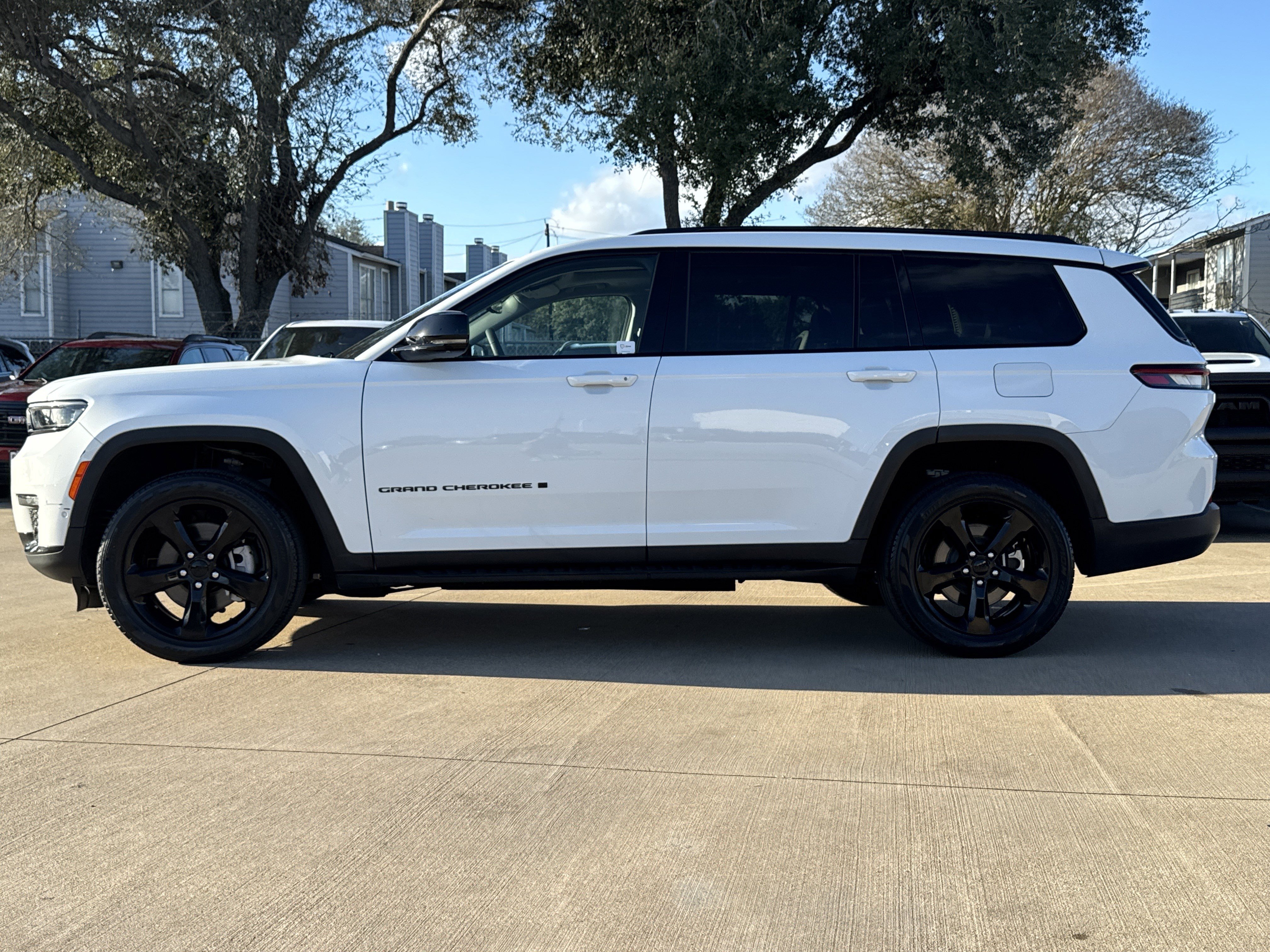 Used 2023 Jeep Grand Cherokee L Limited w/ Luxury Tech Group II image 8