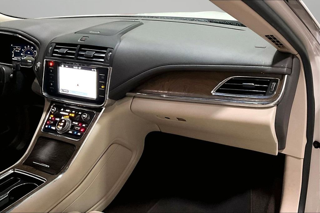Used 2019 Lincoln Continental Select w/ Continental Climate Package image 25