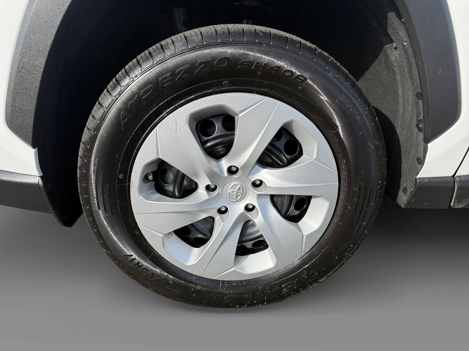 Used 2024 Toyota RAV4 LE image 9