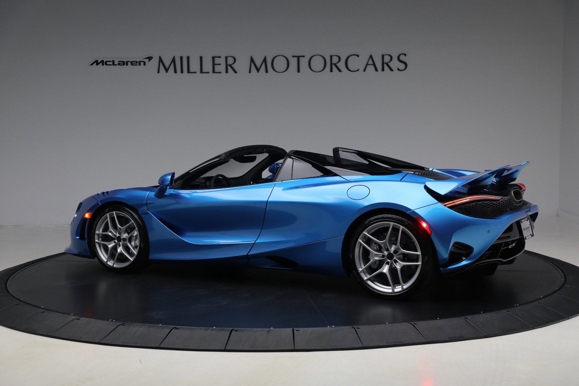 Used 2025 McLaren 750S Spider RWD image 5