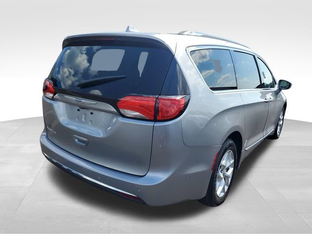 Used 2020 Chrysler Pacifica Touring-L w/ Tire & Wheel Group FWD image 4