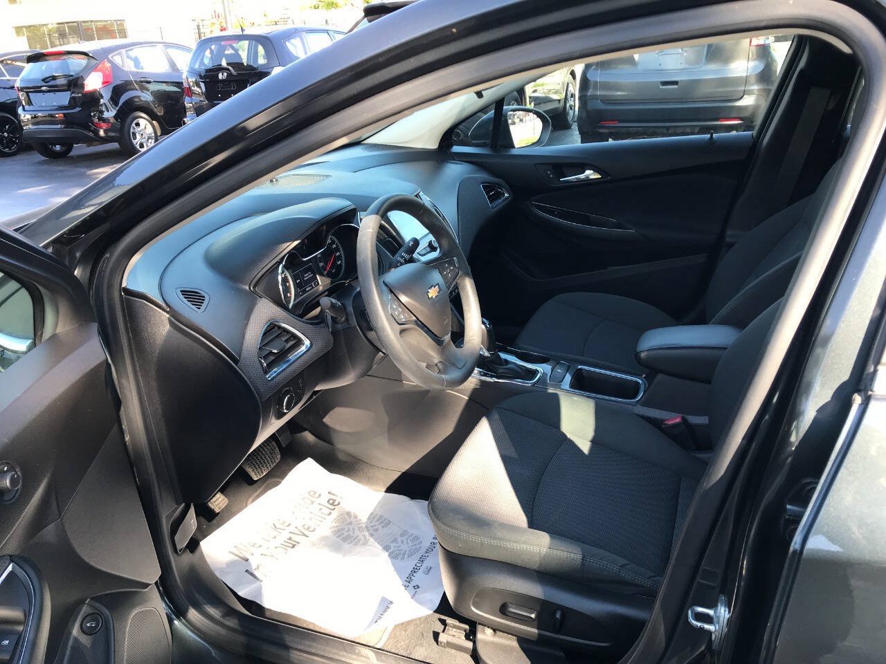 Used 2018 Chevrolet Cruze LT w/ Convenience Package FWD image 9