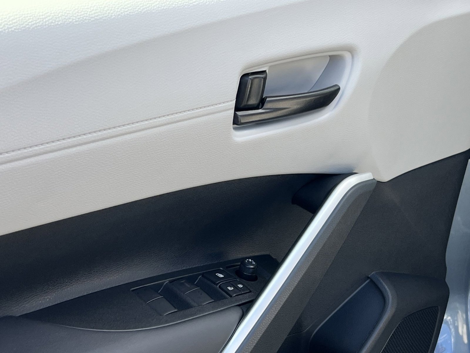 New 2026 Toyota Corolla Cross L image 10