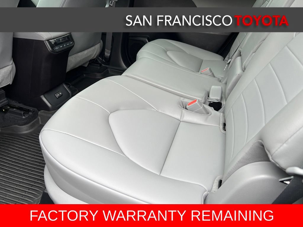 Used 2022 Toyota Highlander XLE AWD/4WD image 16