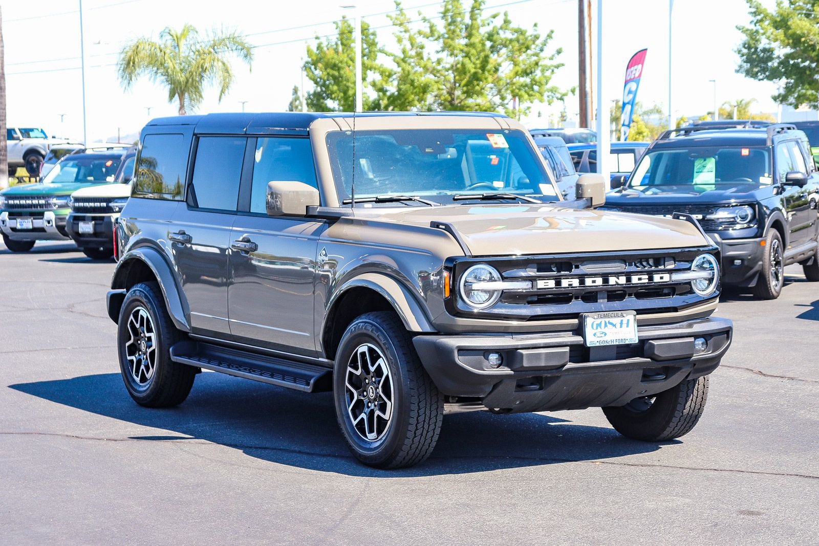 Certified 2025 Ford Bronco Outer Banks AWD/4WD image 3