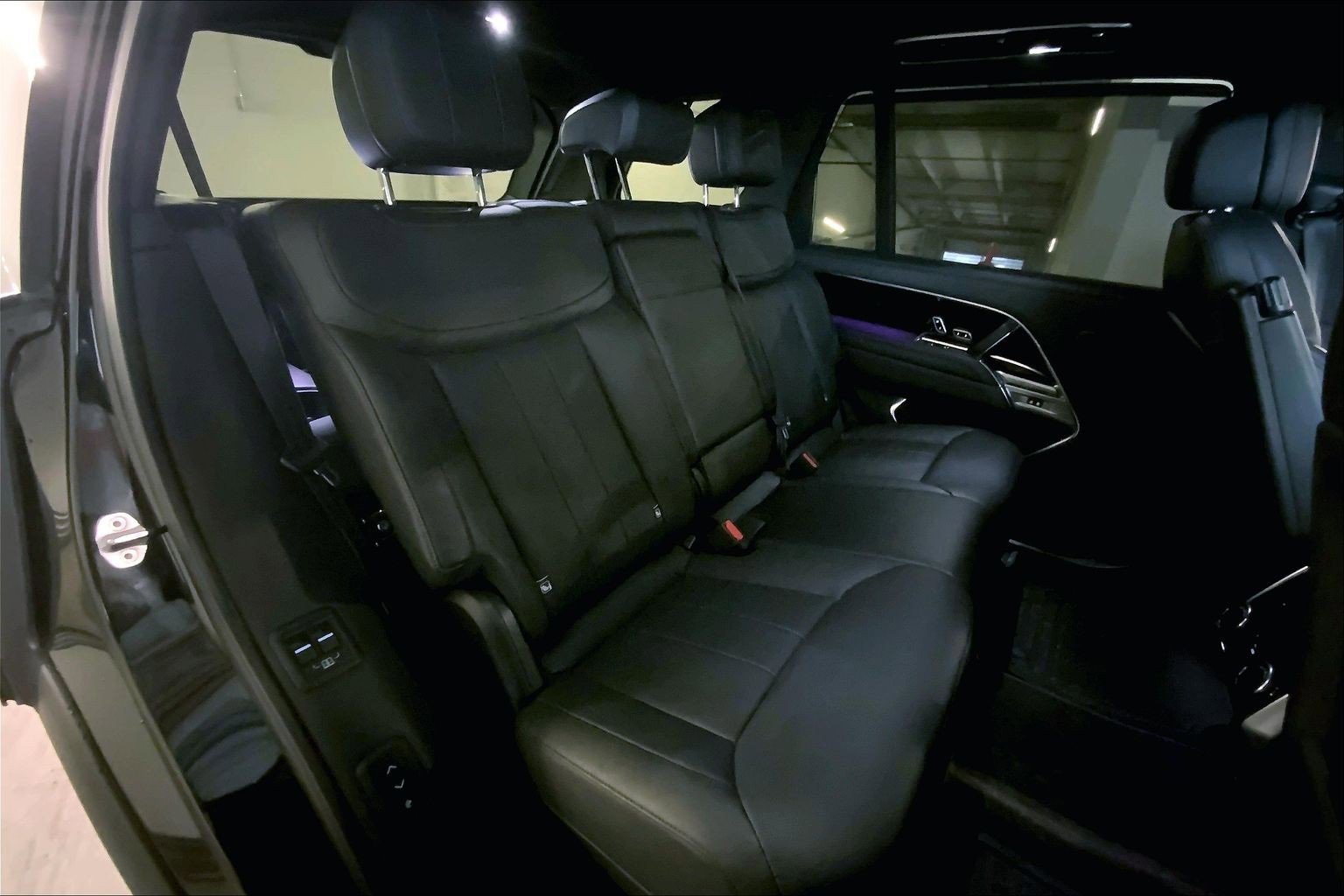 Used 2023 Land Rover Range Rover Long Wheelbase SE image 19