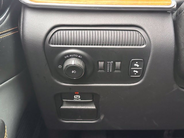Used 2022 Jeep Grand Wagoneer Series III AWD/4WD image 17