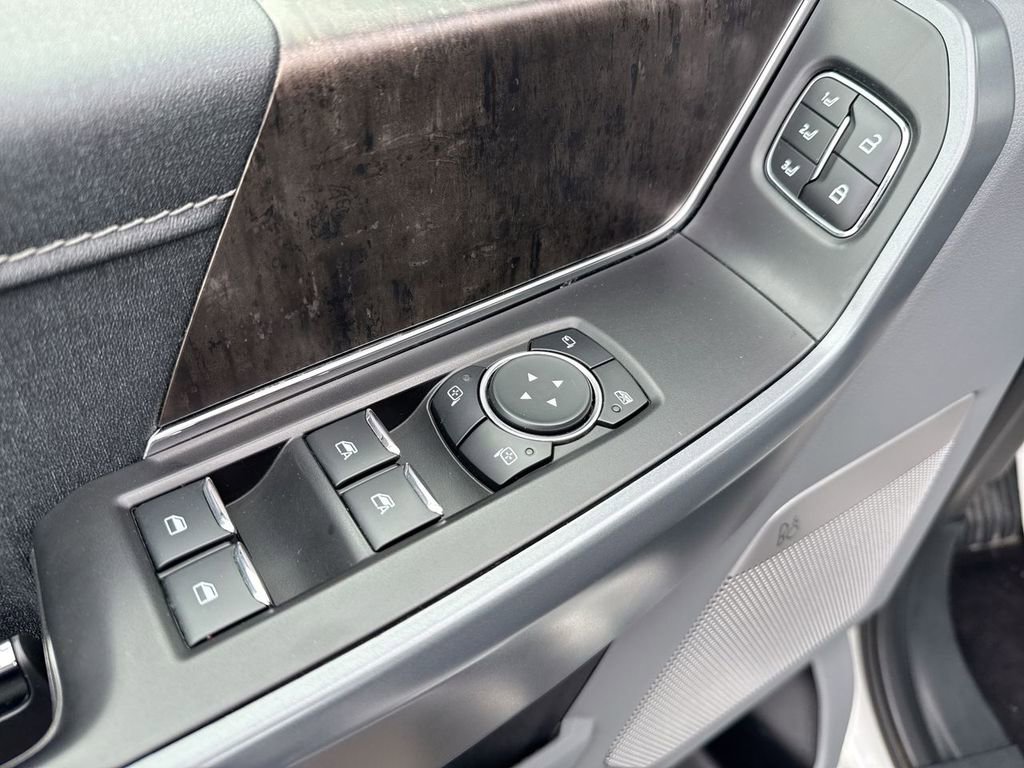 Used 2023 Ford F150 Lariat w/ Trailer Tow Package image 13