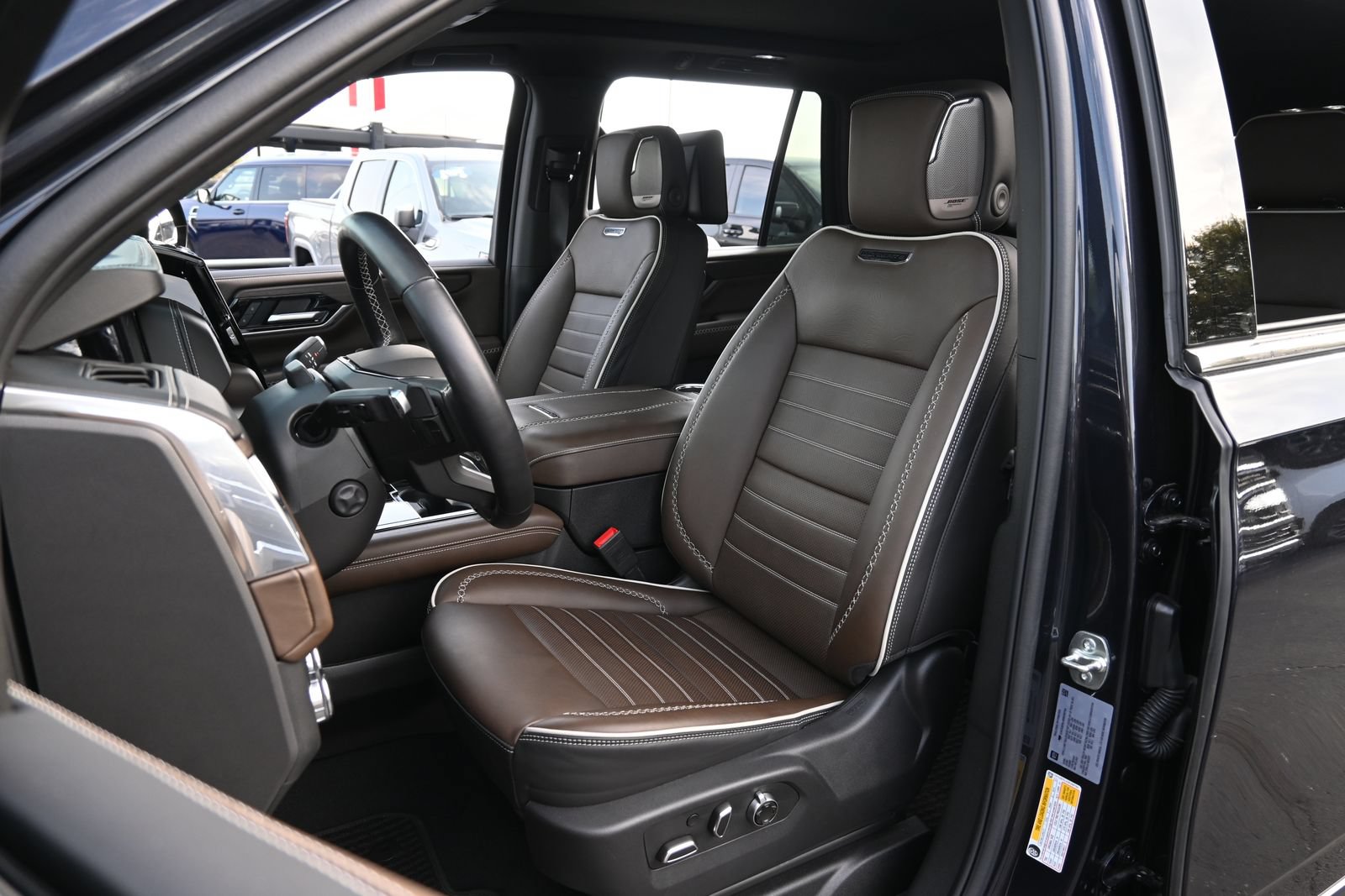 Used 2025 GMC Yukon Denali Ultimate AWD/4WD image 18