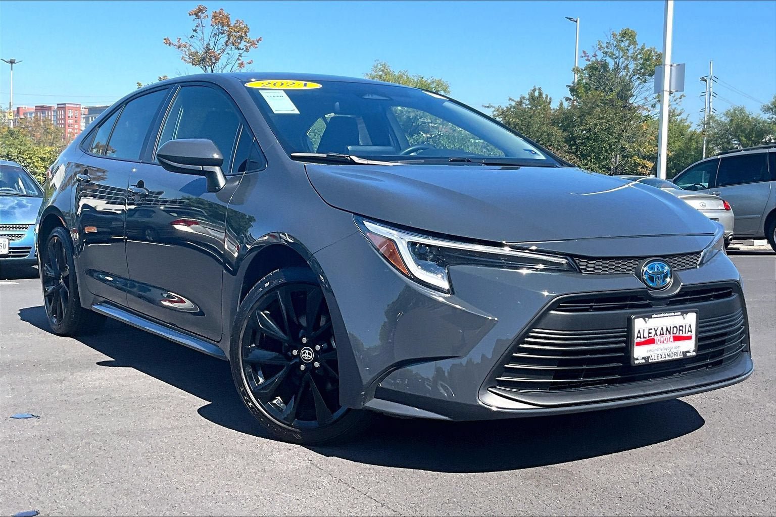 Used 2024 Toyota Corolla LE FWD image 2