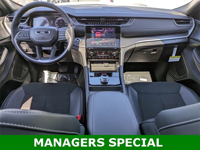 New 2025 Jeep Grand Cherokee Altitude image 25