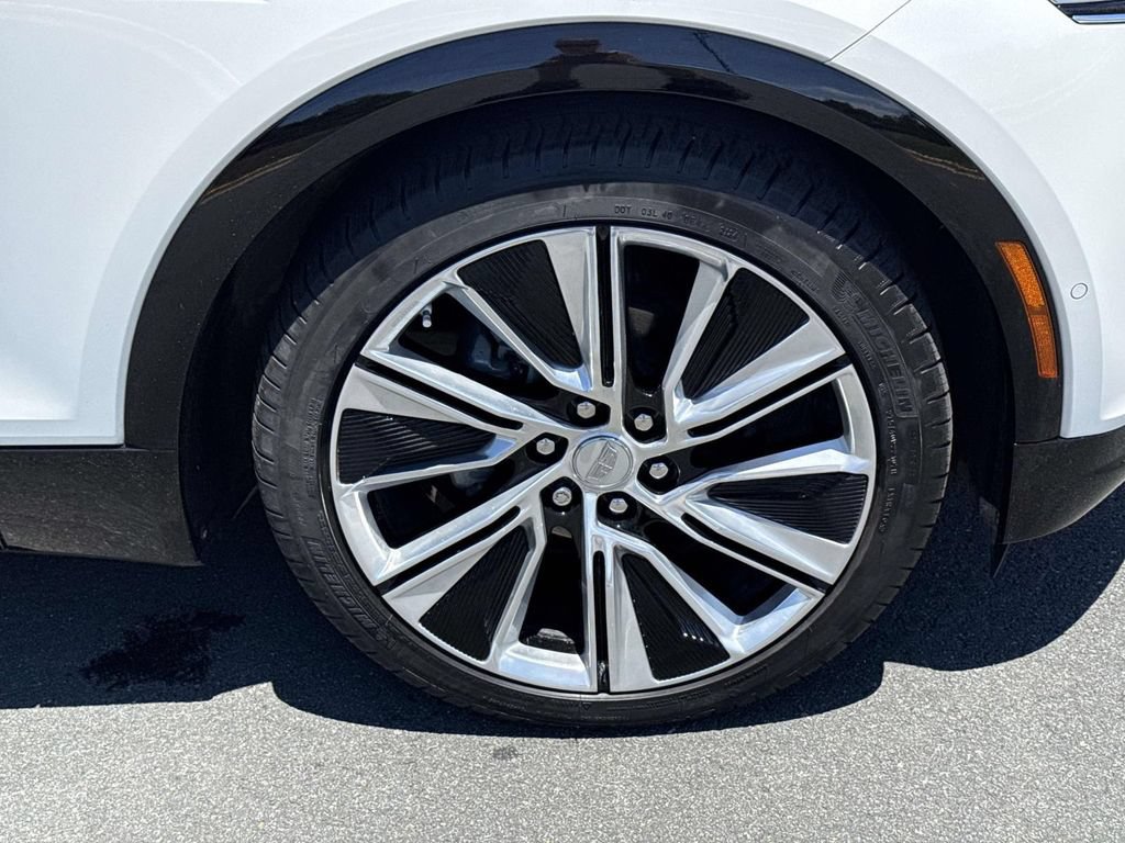 Certified 2025 Cadillac Lyriq Luxury w/ LPO, Floor Liner Package AWD/4WD image 14