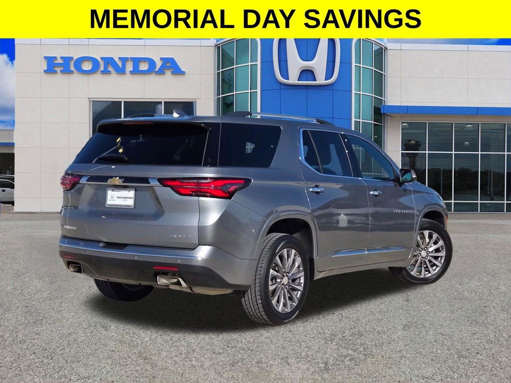 Used 2023 Chevrolet Traverse Premier FWD image 3