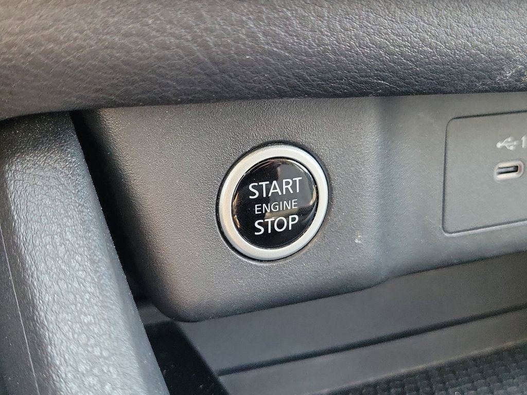 Used 2023 Nissan Rogue SV image 27