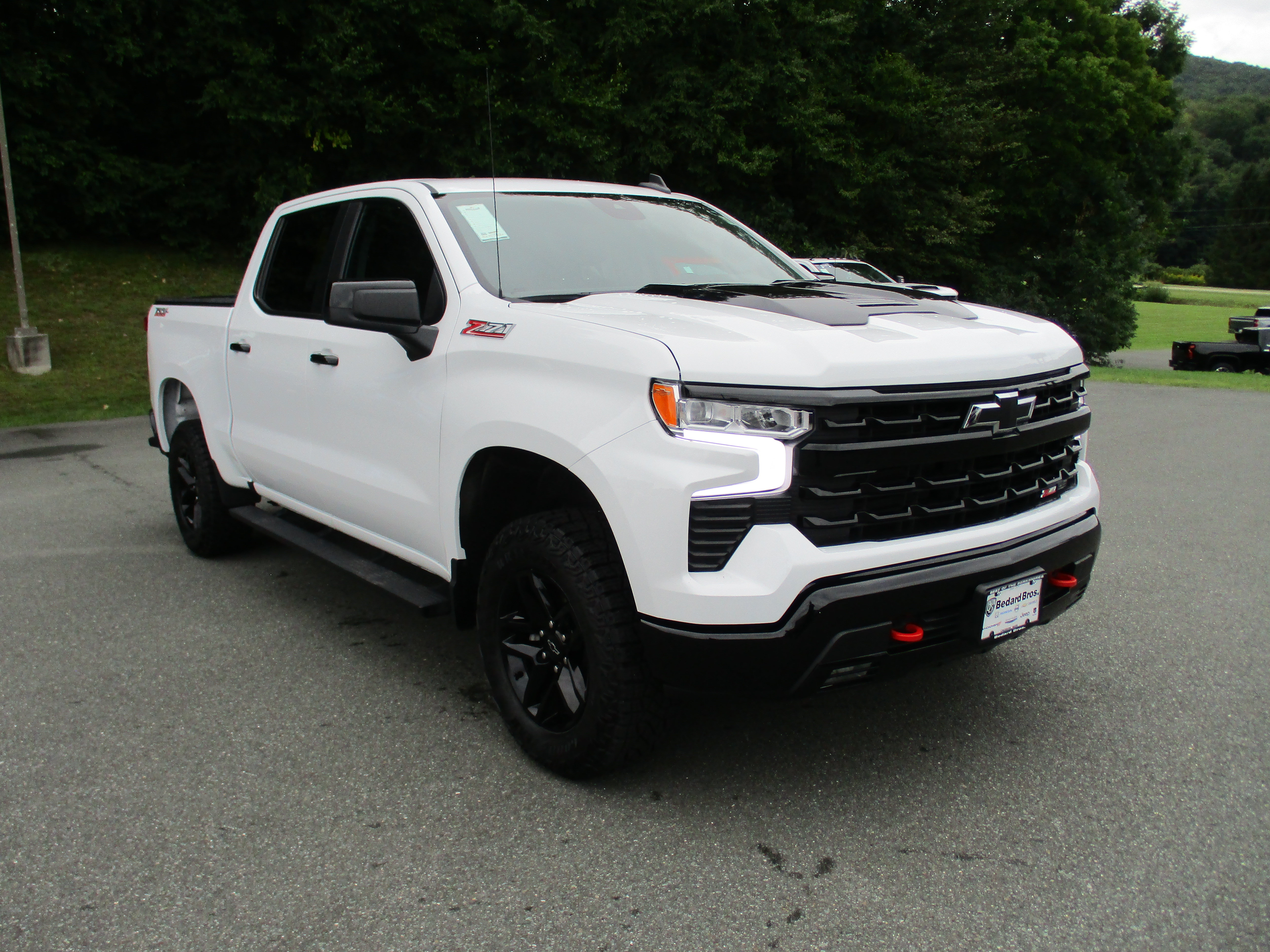 Used 2025 Chevrolet Silverado 1500 LT Trail Boss w/ Convenience Package II AWD/4WD image 3